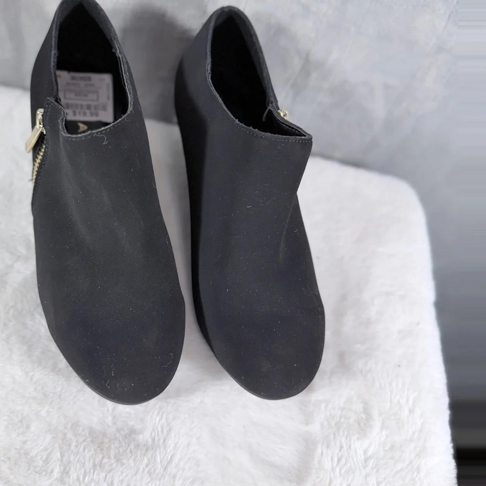Andiamo Black Faux Suede Wedge Ankle Booties Size 6.5